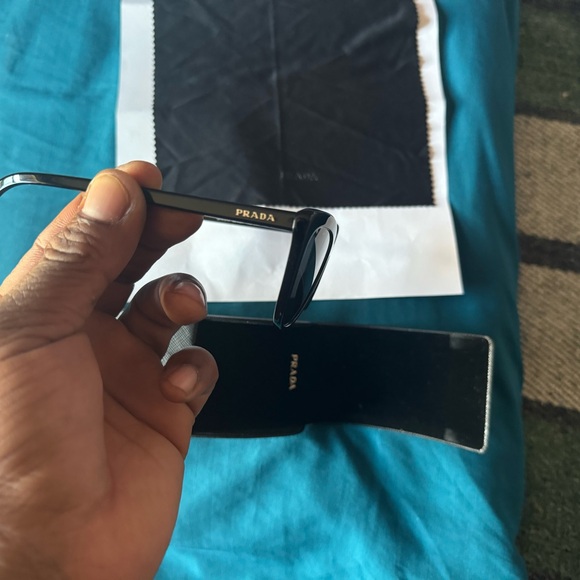 Women’s cat eye Prada sunglasses - Picture 6 of 6